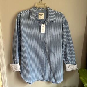 Abercrombie & Fitch Blue and white Pinstripe Button-Up Shirt NWT medium